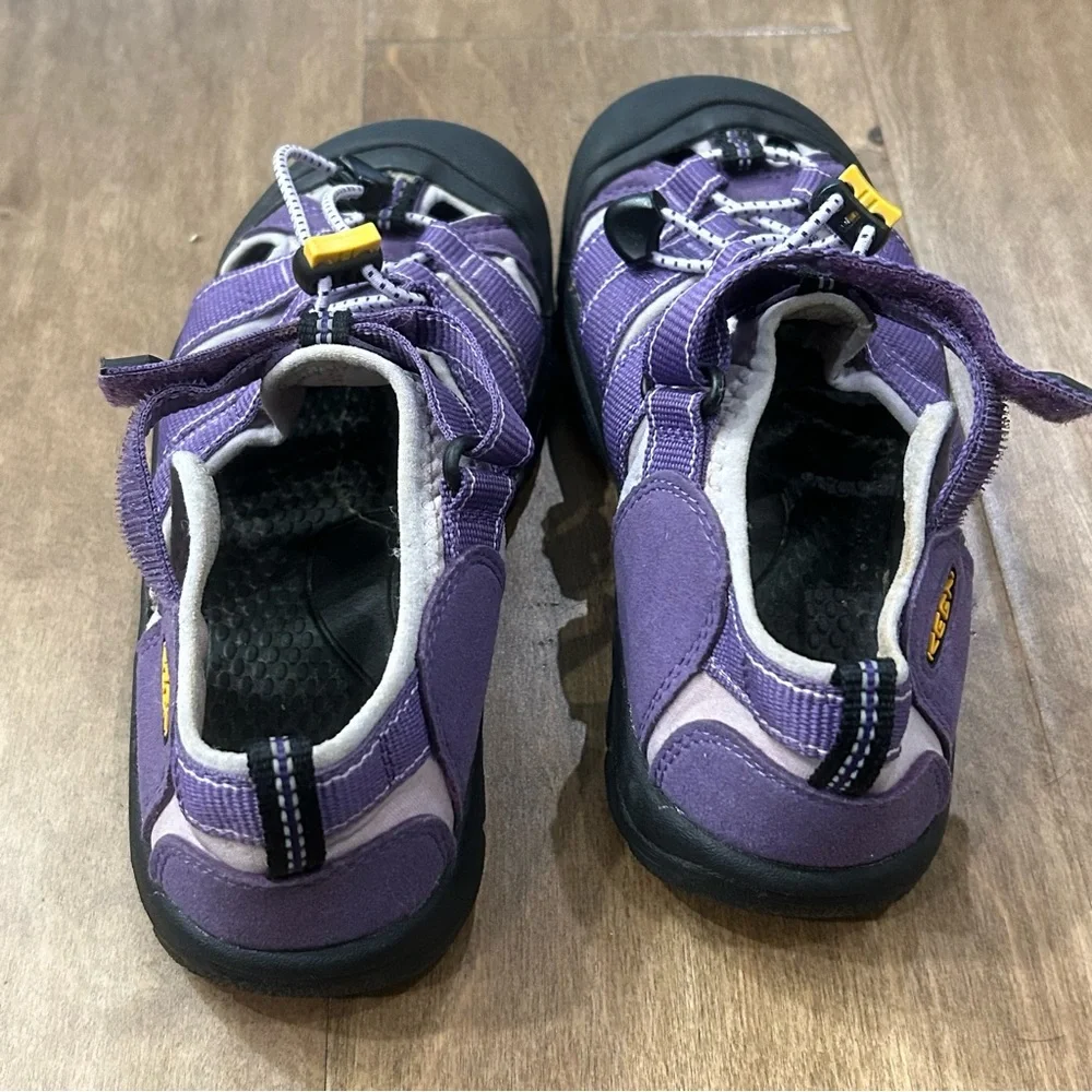 Keen youth Kids Purple Outdoor Sandal - Sporty Closed-Toe Water Shoe 4